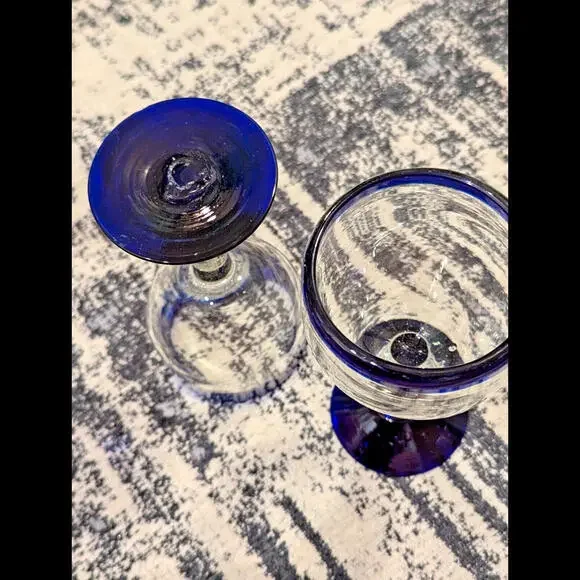 STUNNING Mexico Hand-Blown Blue Cobalt Wine Glasses-GREAT CONDITION - Picture 4 of 5